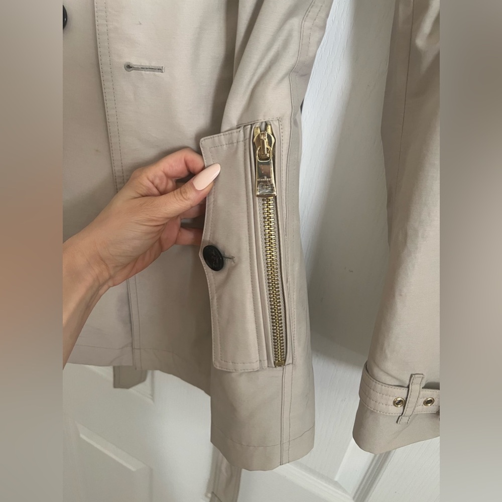 Burberry Harbourne Trench Coat - Picture 9 of 10